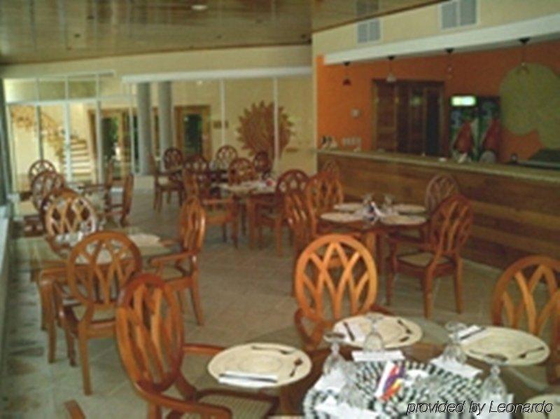 Hotel Vistamar Beachfront Resort & Conference Center Pochomil Ristorante foto